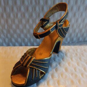 Just The Right Shoe  By Raine Rising Star  Mini Figurine 25043